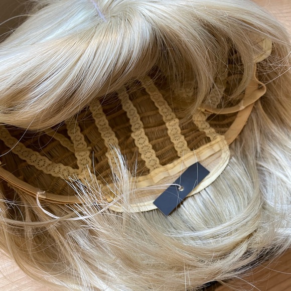 NWT 12” pale honey blonde highlights ash with bangs short bob wig natural look - Picture 8 of 16